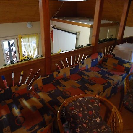Hotel Czermann Panzió és Étterem à Oroszlány Extérieur photo
