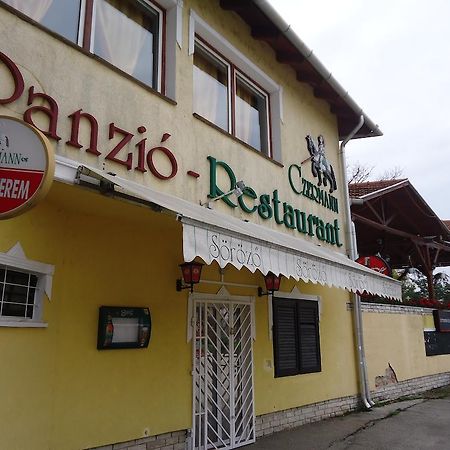 Hotel Czermann Panzió és Étterem à Oroszlány Extérieur photo