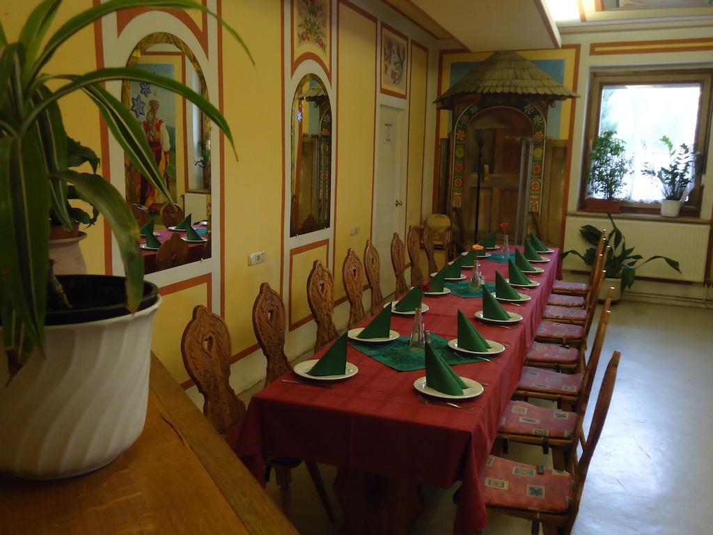 Hotel Czermann Panzió és Étterem à Oroszlány Extérieur photo