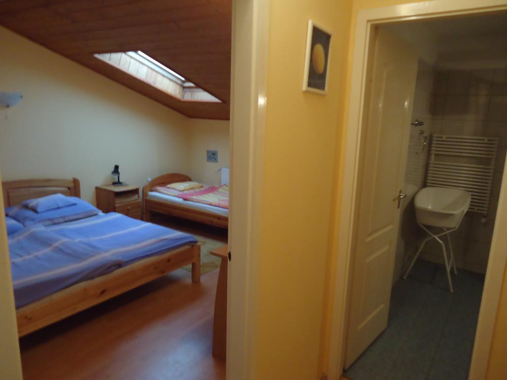 Hotel Czermann Panzió és Étterem à Oroszlány Chambre photo