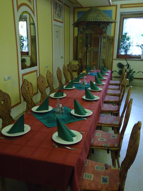 Hotel Czermann Panzió és Étterem à Oroszlány Extérieur photo