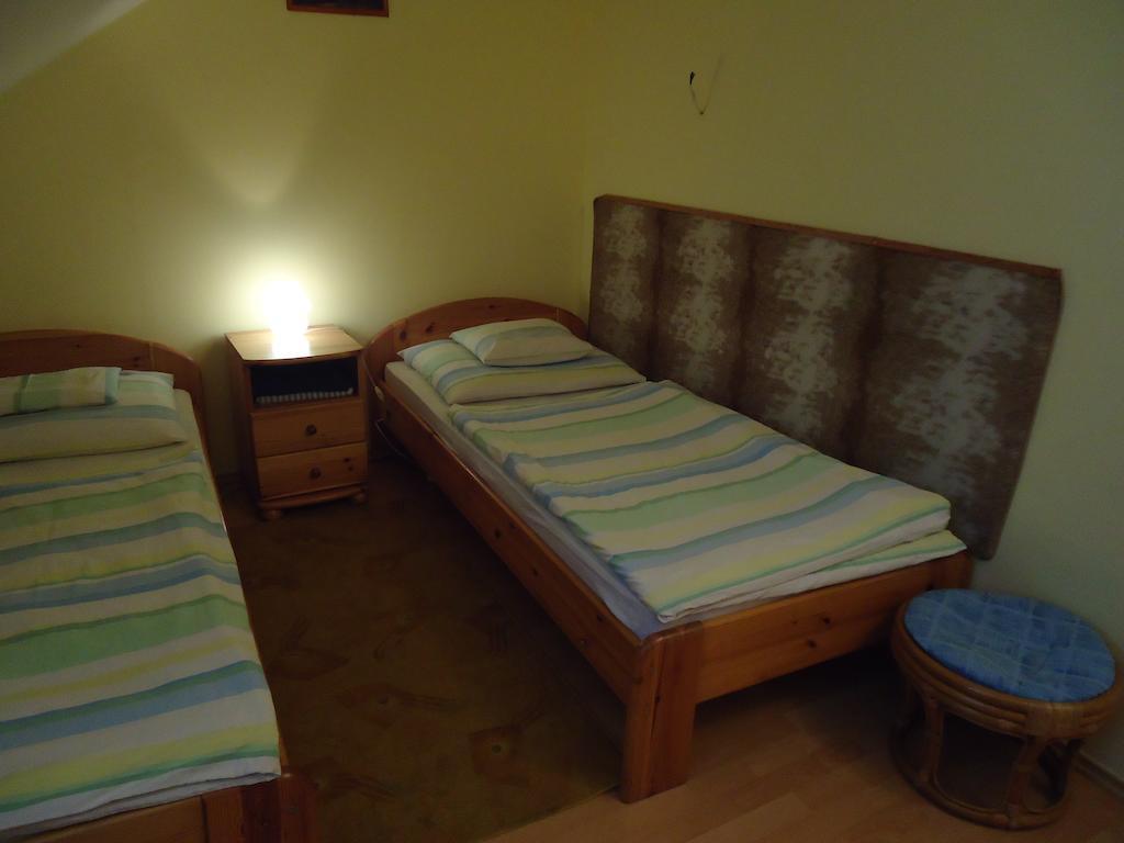 Hotel Czermann Panzió és Étterem à Oroszlány Extérieur photo