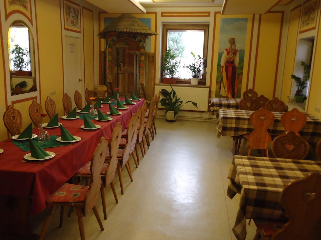 Hotel Czermann Panzió és Étterem à Oroszlány Extérieur photo