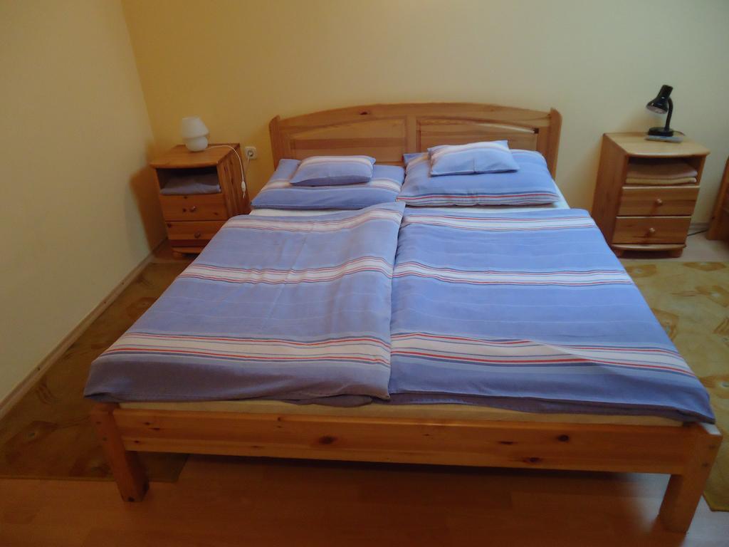 Hotel Czermann Panzió és Étterem à Oroszlány Chambre photo